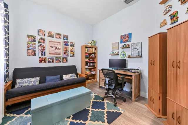 Residence photo 17
