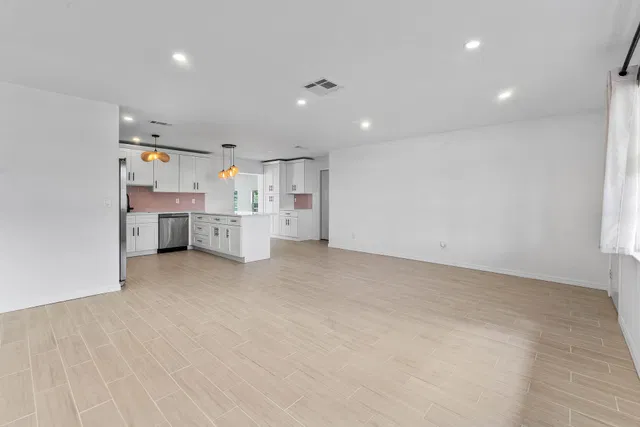 Residence photo 5