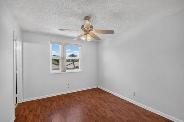 Residence photo 32