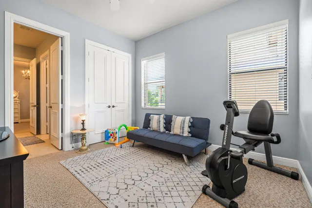 Residence photo 32