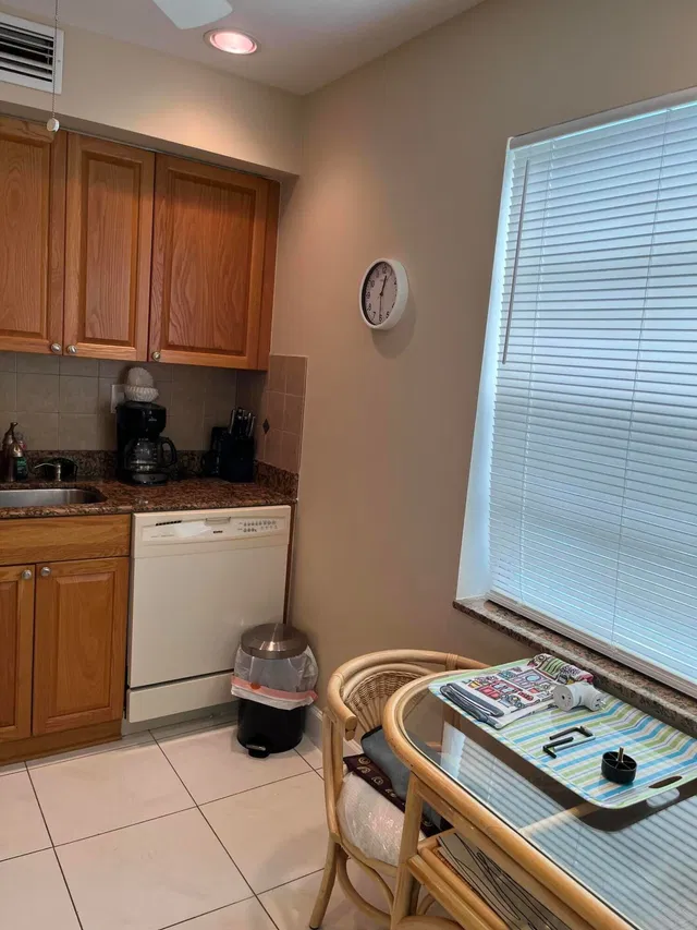 Unit 619 photo 2