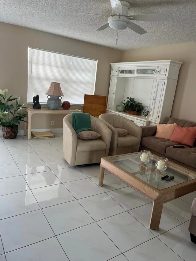 Unit 619 photo 4
