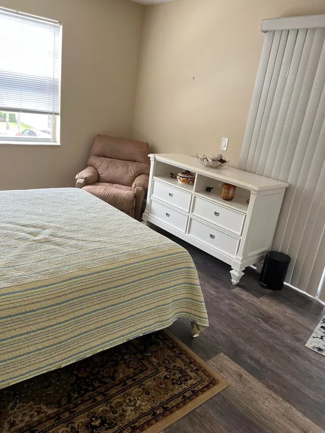 Unit 619 photo 8