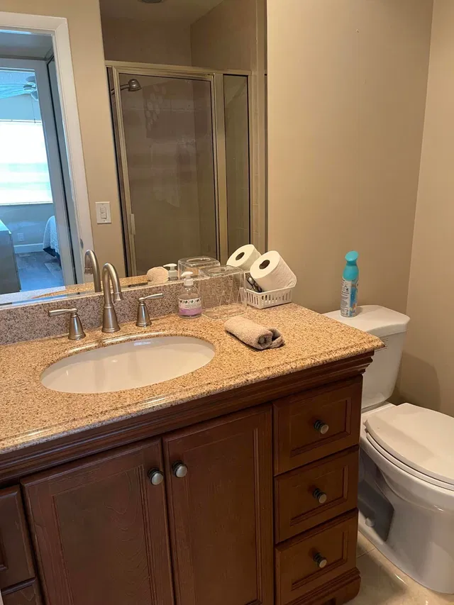 Unit 619 photo 11