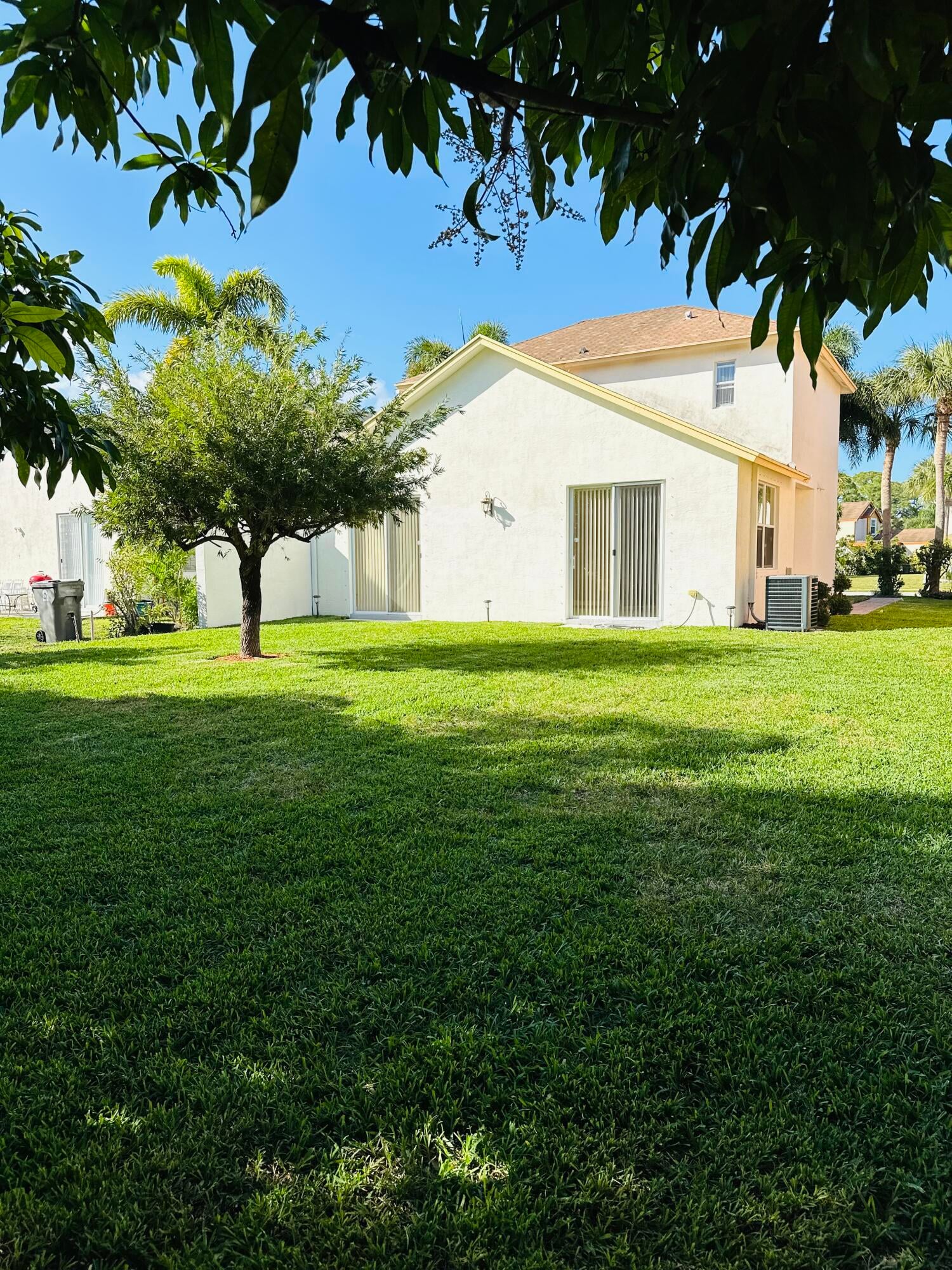 Residence photo 3