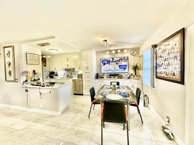 Residence photo 2