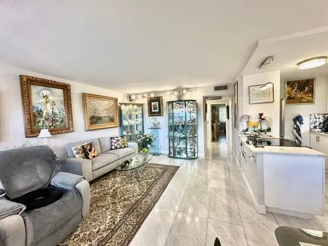 Residence photo 5
