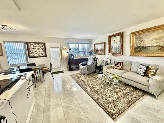 Residence photo 6