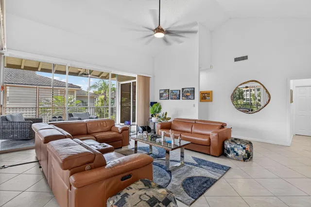  Residence photo 30
