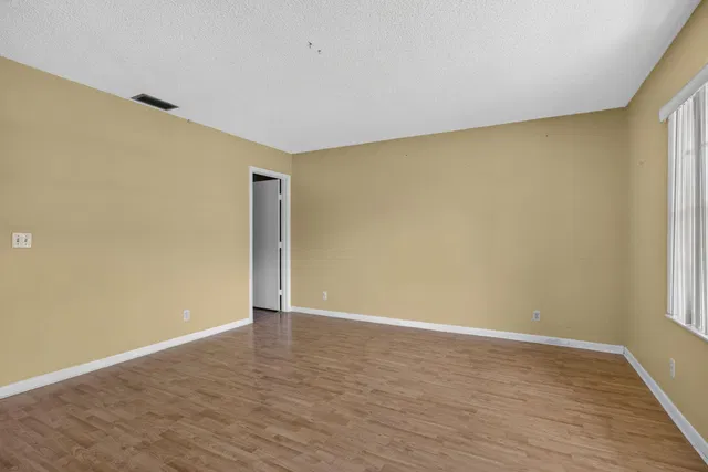 Unit F photo 19