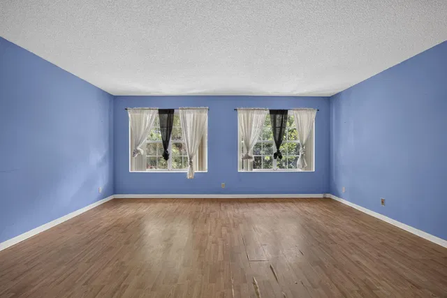 Unit F photo 21