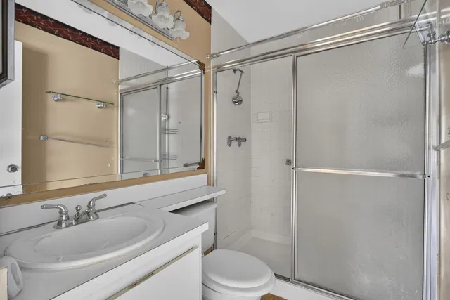 Unit F photo 26