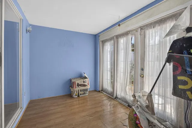 Unit F photo 29