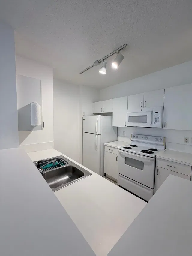 Courtyards in Cityplace Unit 323 photo 3