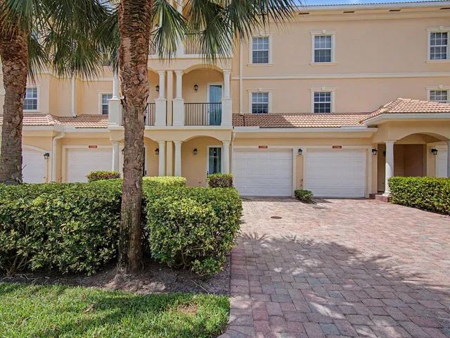 Residence photo 3