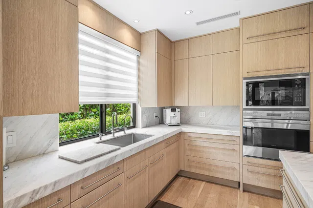 Residence photo 17