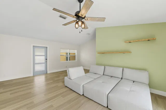 Residence photo 6