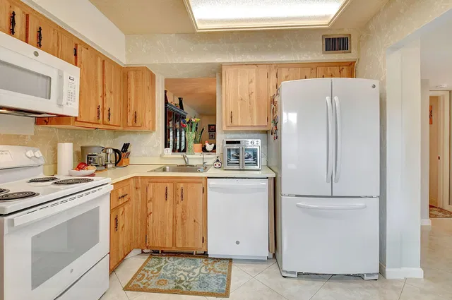 Unit 102 D photo 6