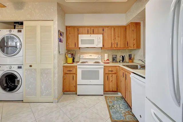 Unit 102 D photo 9