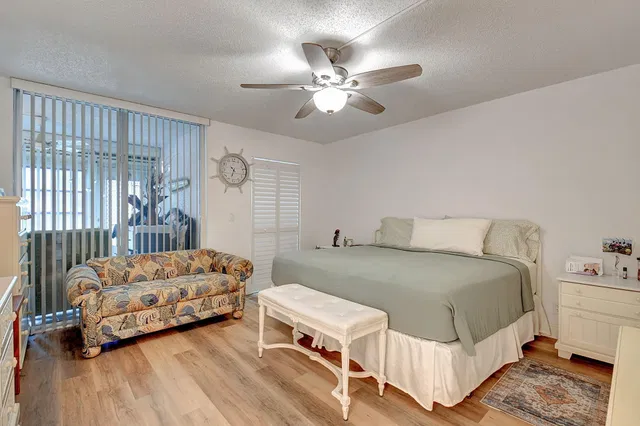Unit 102 D photo 10