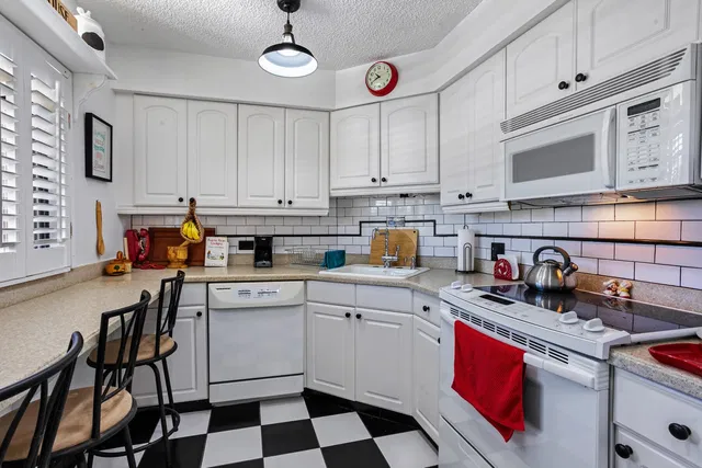 Unit 322 photo 13