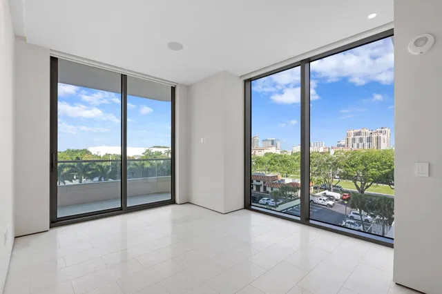 La Clara Palm Beach Unit 401 photo 4
