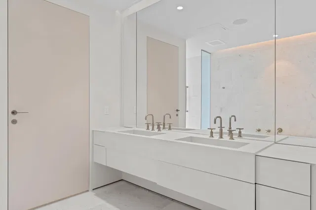 La Clara Palm Beach Unit 401 photo 5