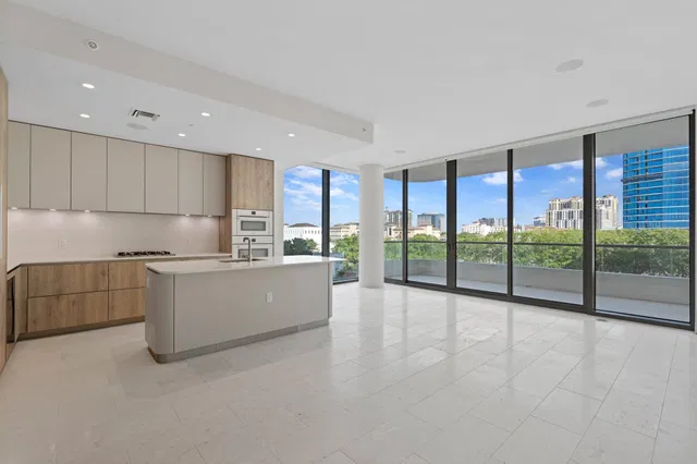 La Clara Palm Beach Unit 401 photo 9