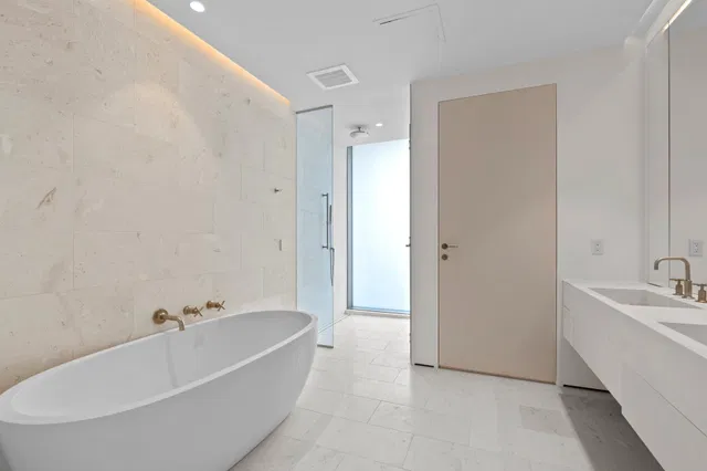 La Clara Palm Beach Unit 401 photo 11