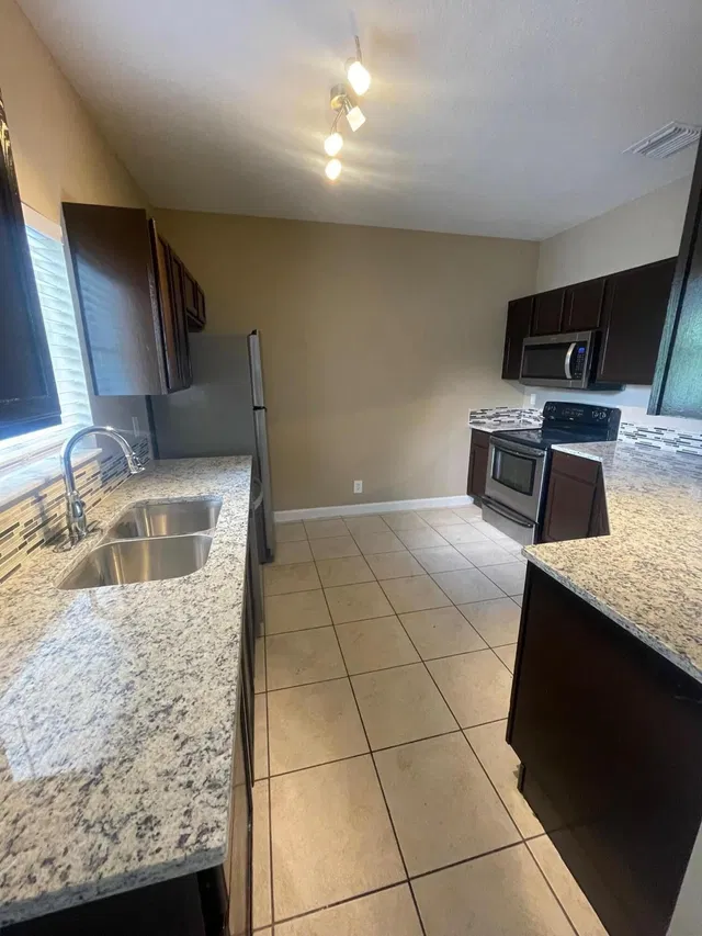 Residence photo 2