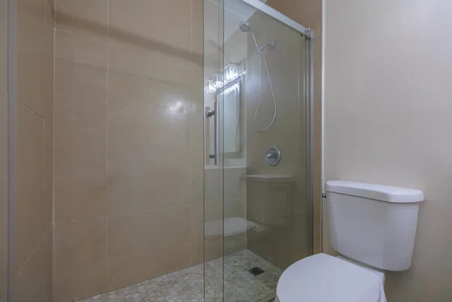  Unit B photo 18