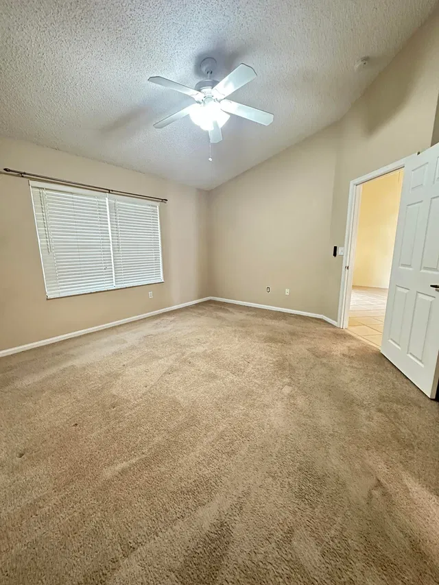  Residence photo 9