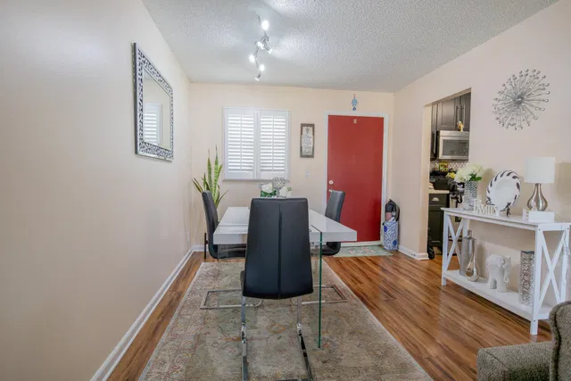 Unit 303 photo 11