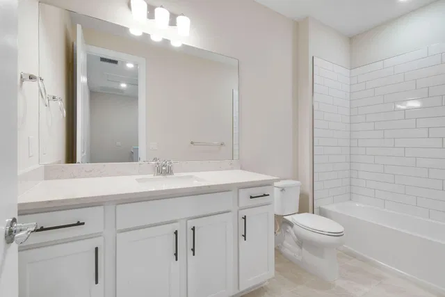 Unit Latitude 206-07 photo 15
