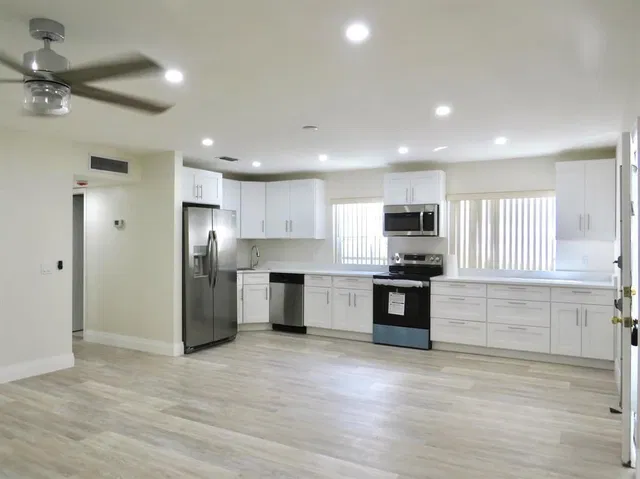 Unit 557 photo 5