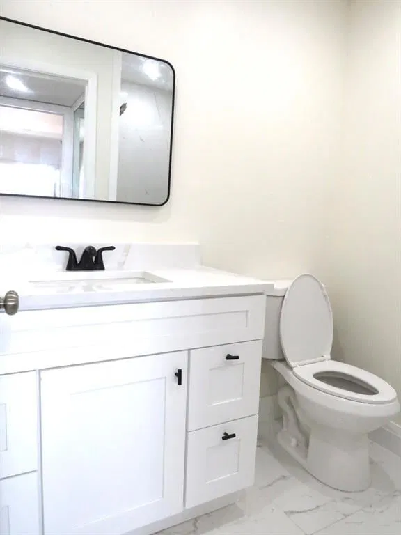 Unit 557 photo 9