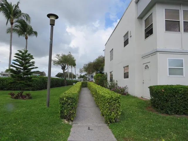 Unit 557 photo 18