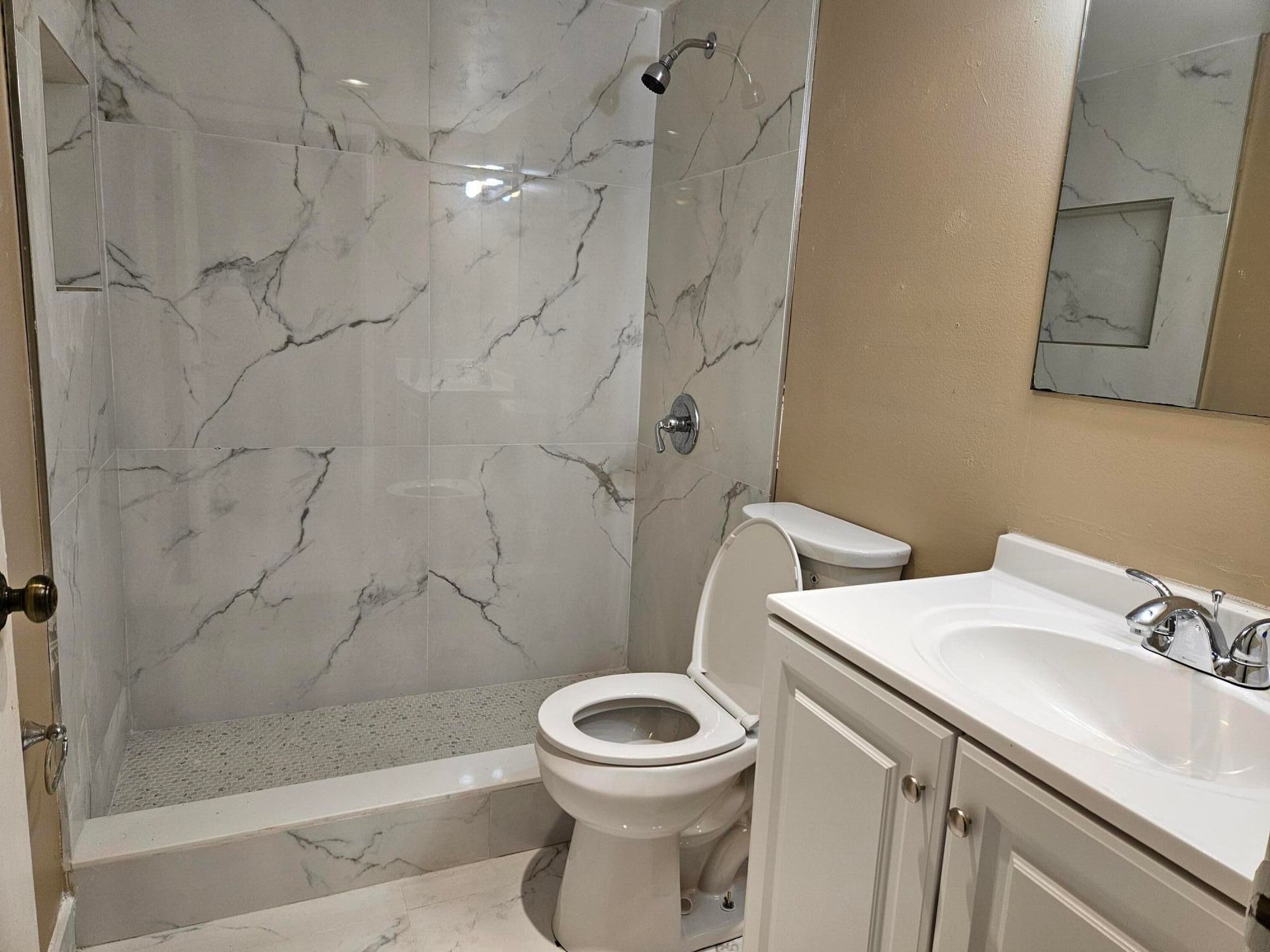 Unit 114 photo 6