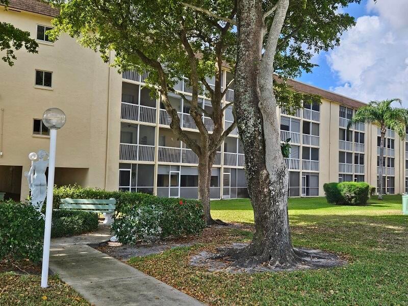 Unit 114 photo 14