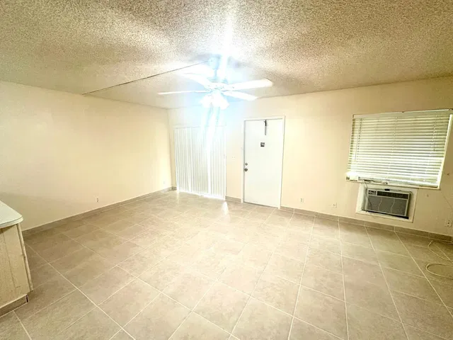 Unit C-1 photo 3