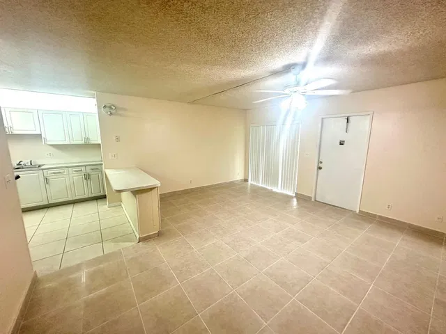Unit C-1 photo 4