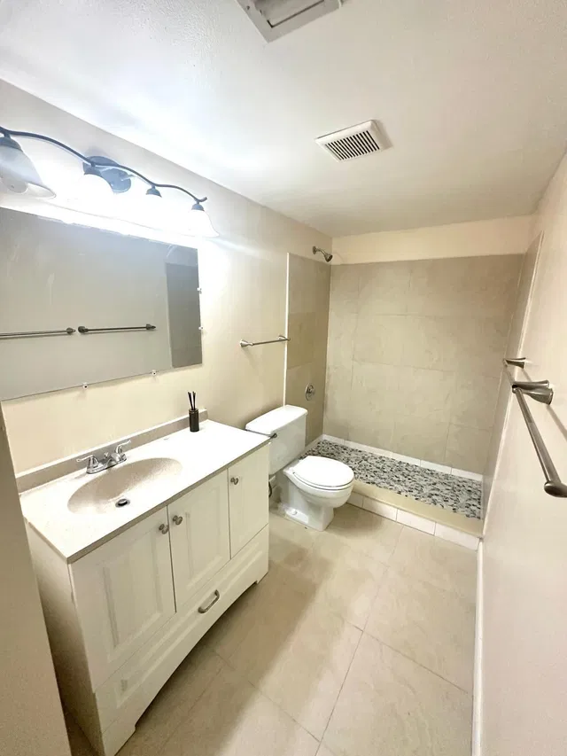 Unit C-1 photo 13