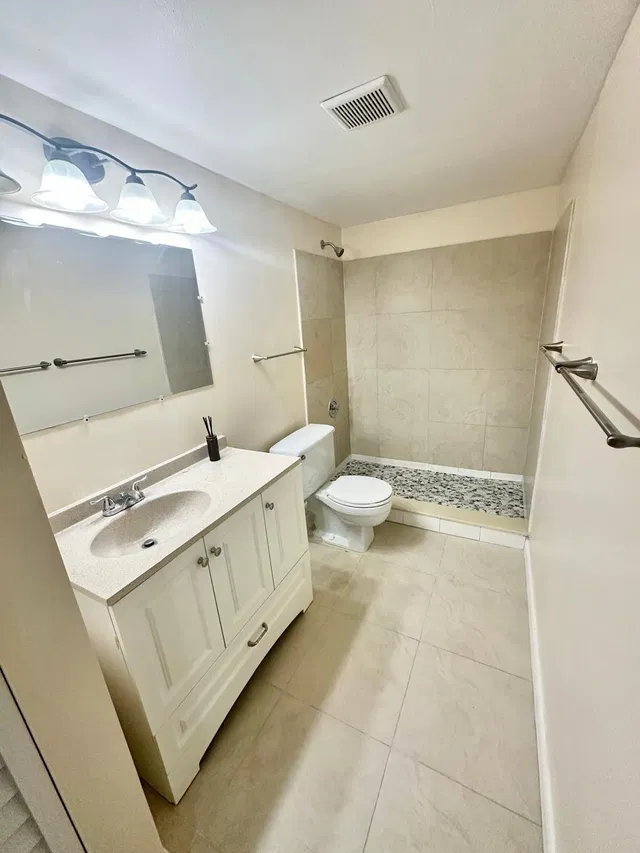 Unit C-1 photo 14