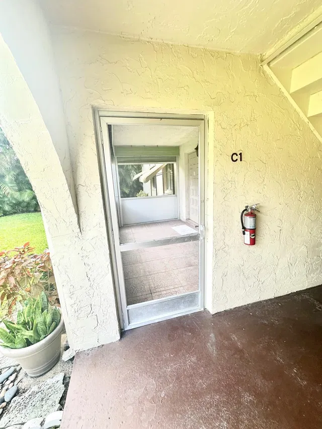 Unit C-1 photo 18