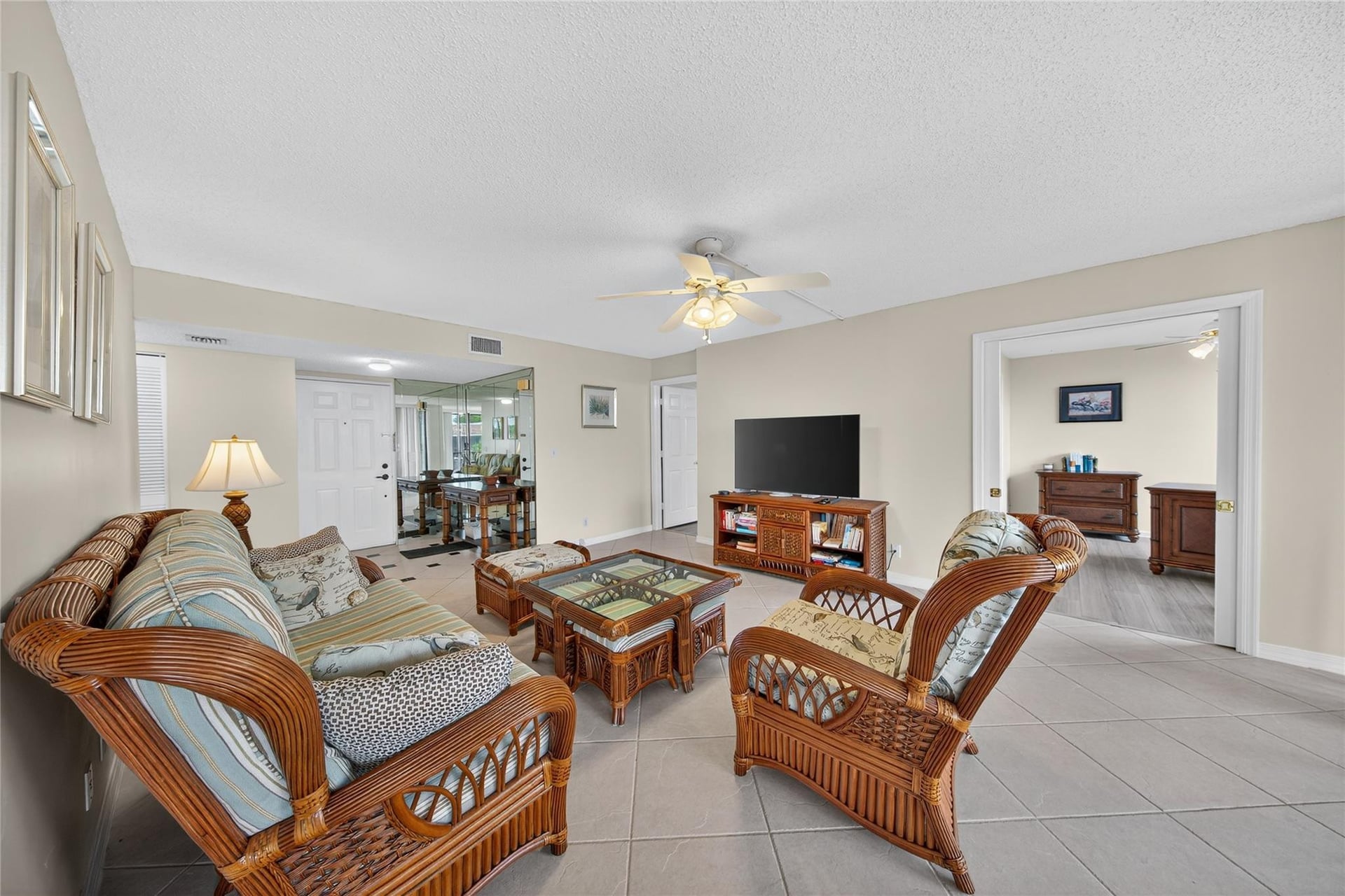  Unit 405 photo 6