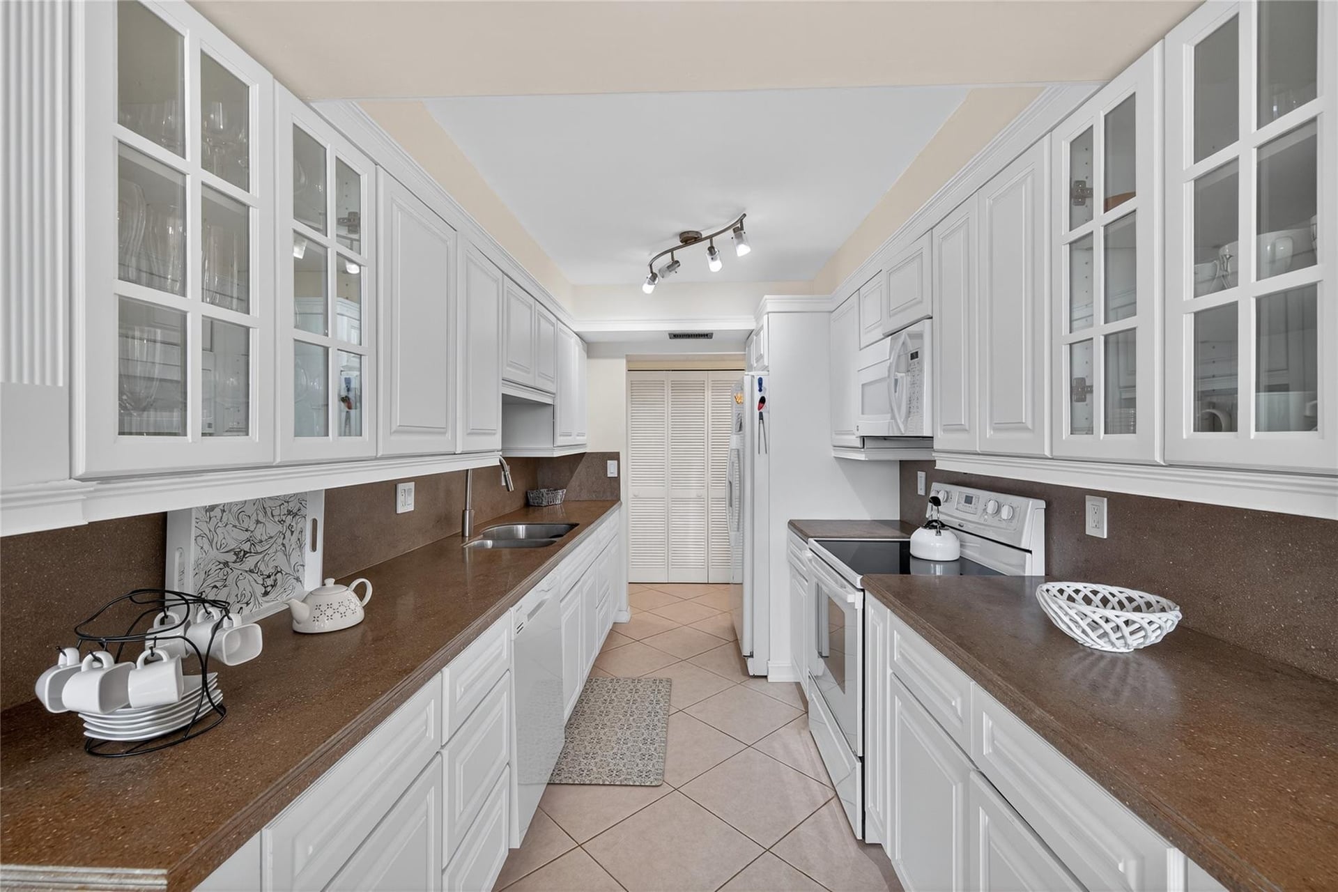  Unit 405 photo 11
