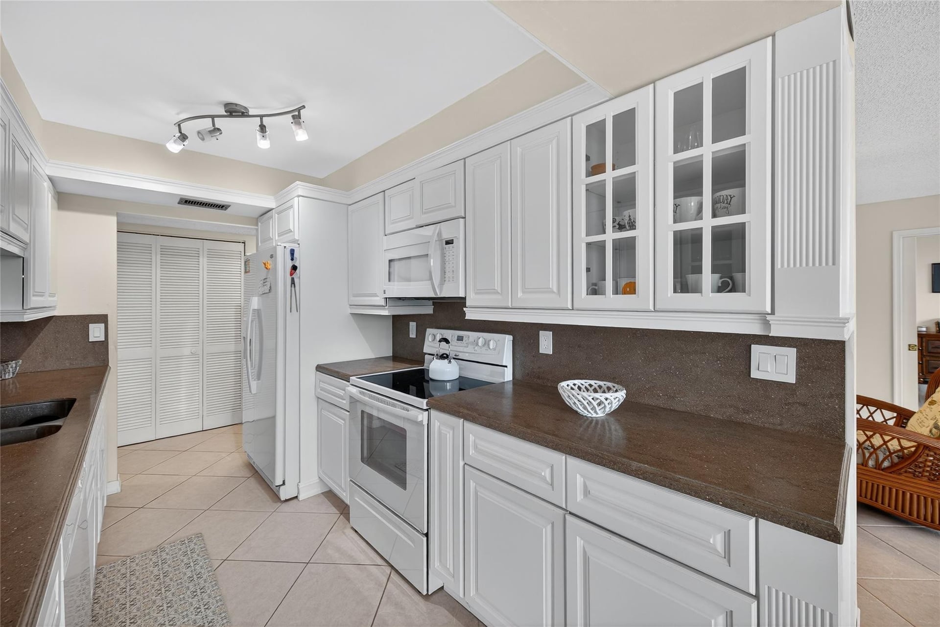  Unit 405 photo 13