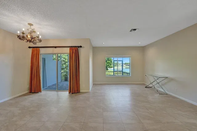  Residence photo 7