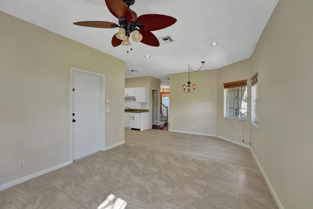  Residence photo 8