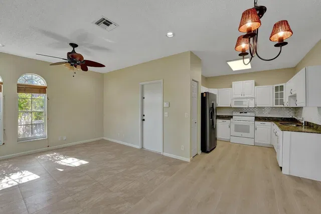 Residence photo 10